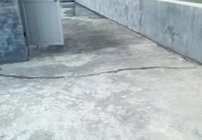 沿滩楼顶漏水维修公司分享下如何解决卫生间隐蔽部位漏水的问题?