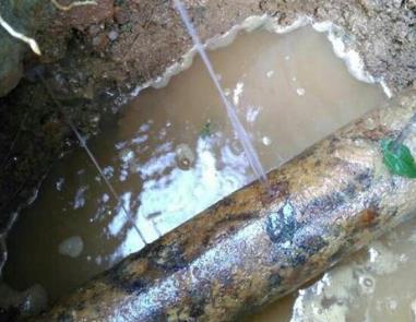 沿滩楼顶渗水维修公司分享下地暖漏水的原因及检测方法。